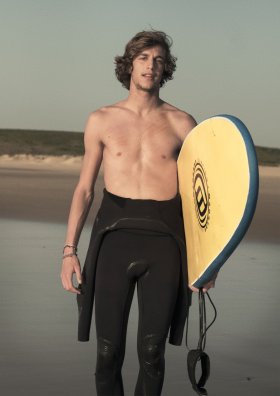 Lasse Bech Martinussen: Surfer
